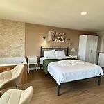 Отель Aden Boutique 4*